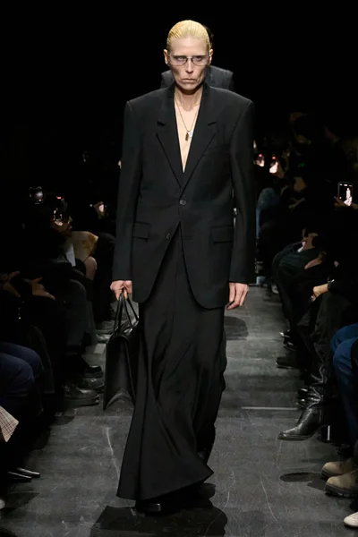 Look 4